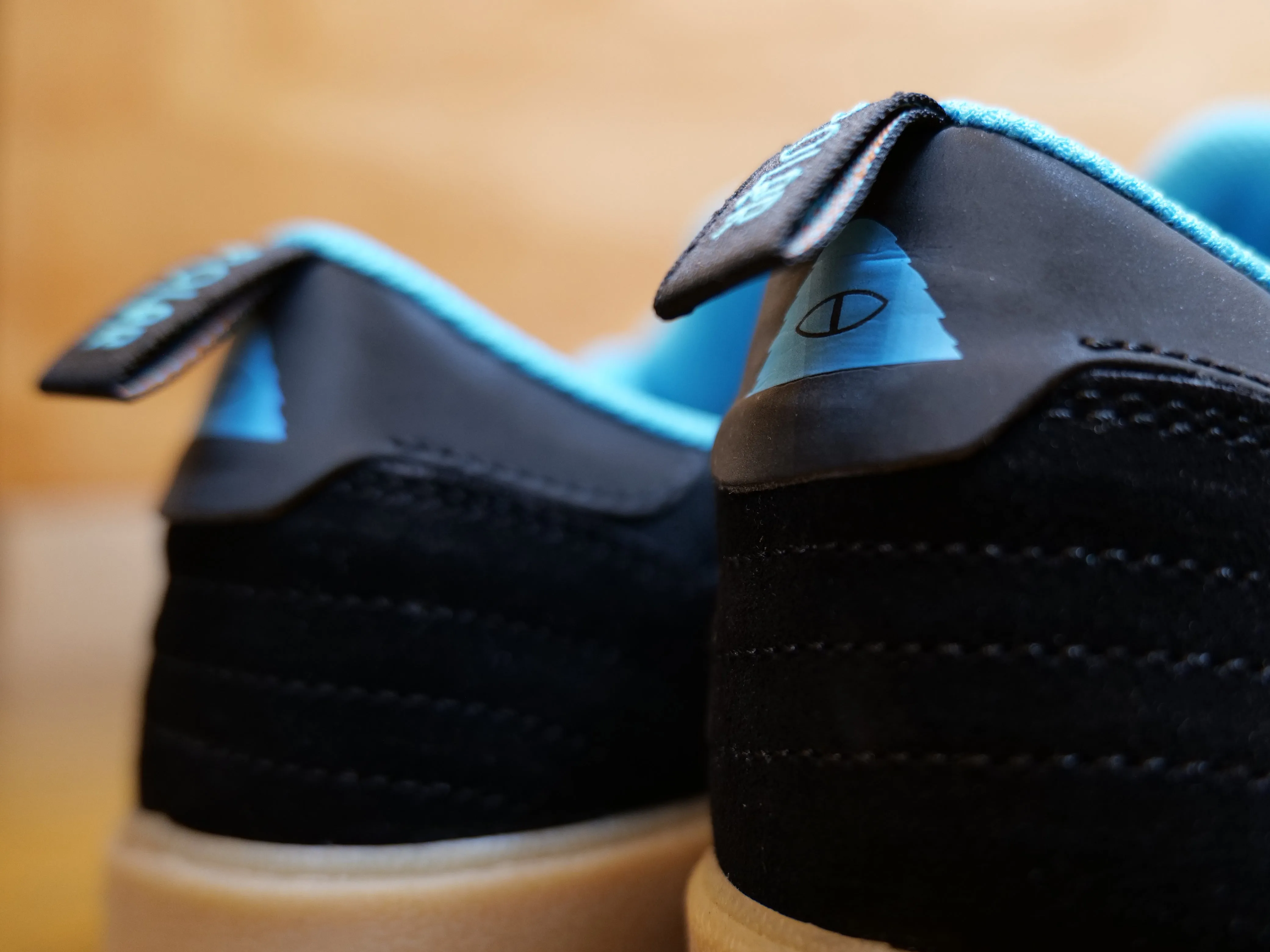Cambridge - Black / Multi Suede