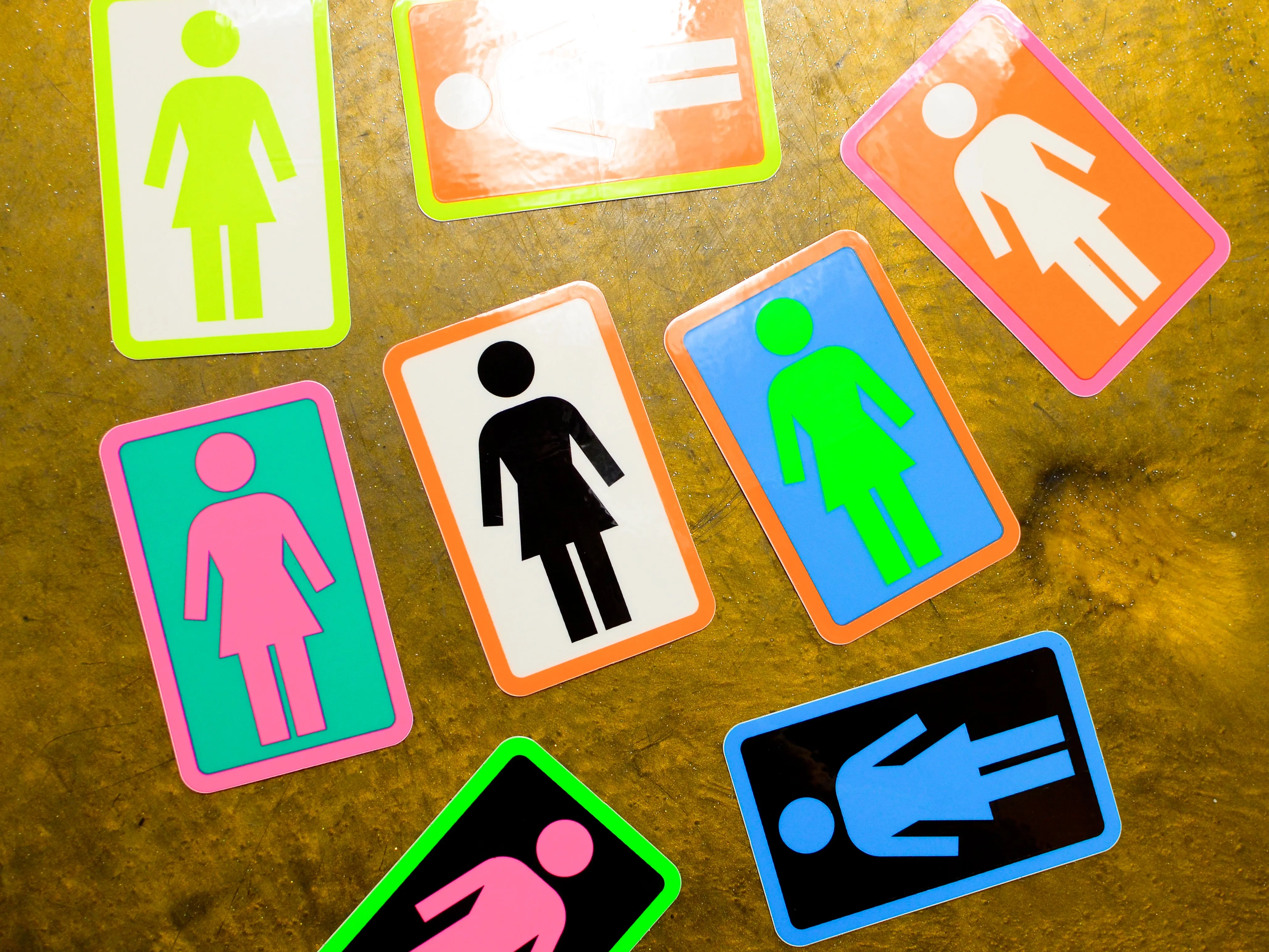 Girl OG Logo Med Sticker - Multi